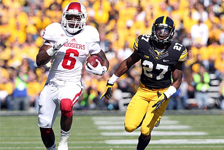 Indiana running back Tevin Coleman breaks away from Iowa defensive back Jordan Lomax. (Reese Strickland/USA Today Sports)