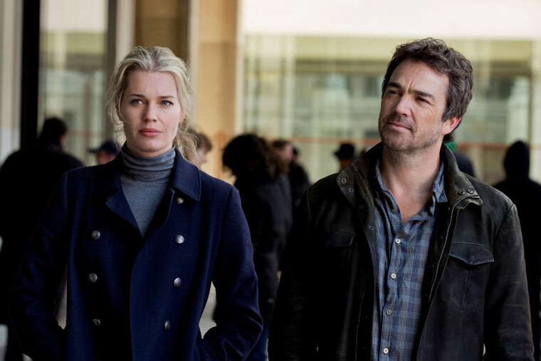 "King & Maxwell" on TNT stars Rebecca Romijn and Jon Tenney as disgraced Secret Service agents who open a private detective agency. It's marked by lazy writing and clumsy plotting.