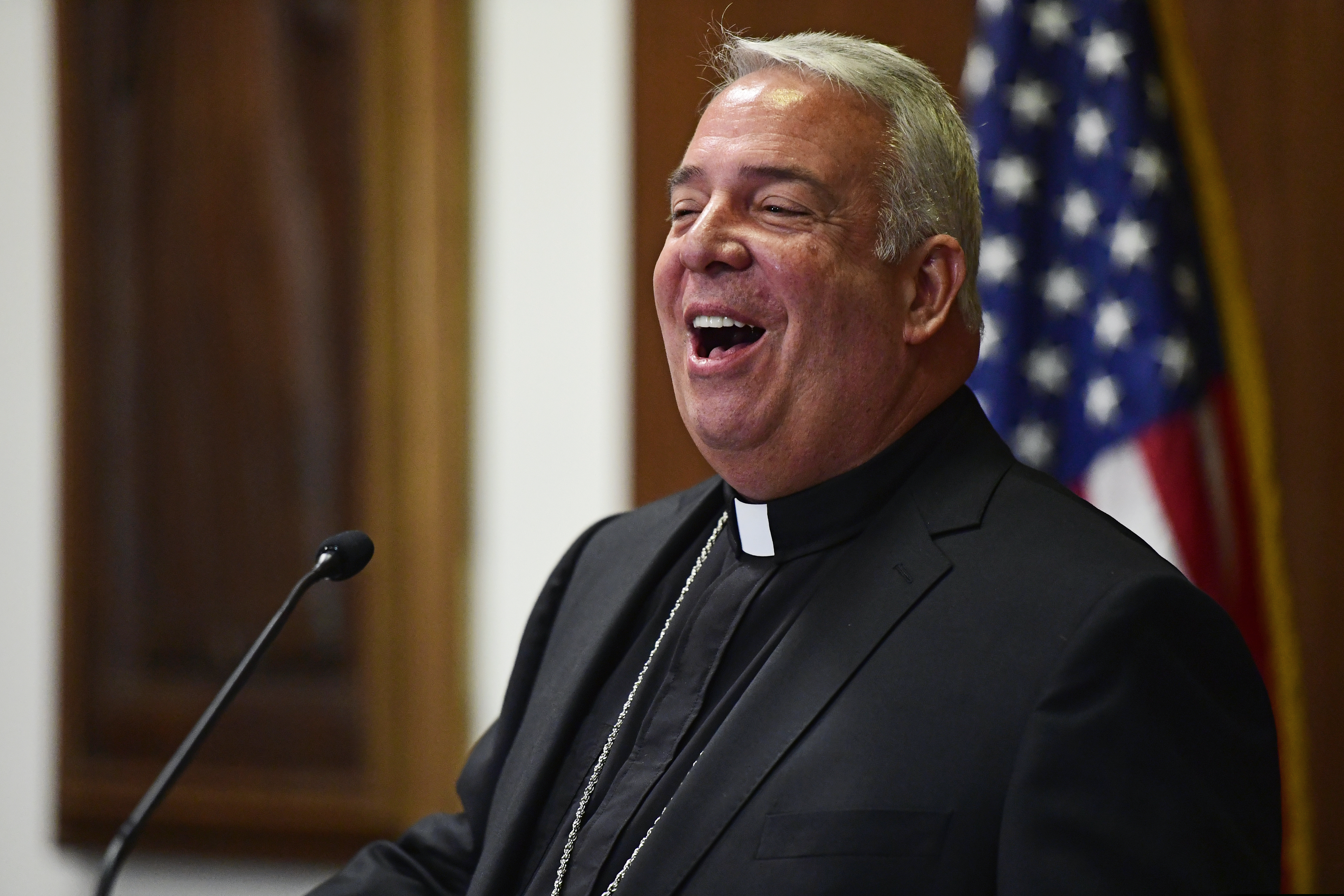 El arzobispo electo Nelson Perez habla durante una conferencia de prensa, jueves 23 de enero de 2020, en el Centro Pastoral Arquidiocesano en Filadelfia.