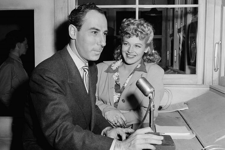 Sports broadcaster Bill Stern, behind the mic in January 1943.