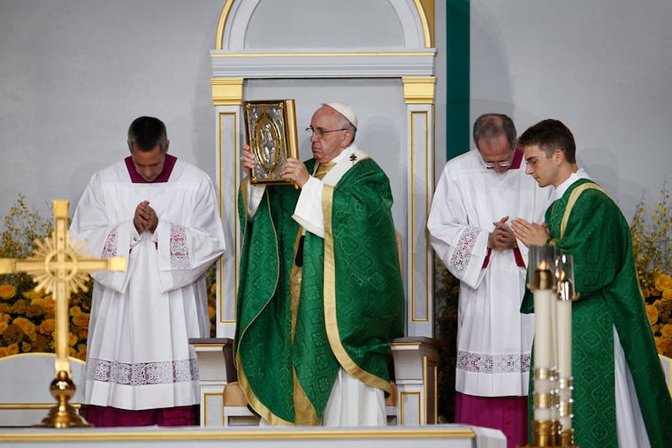 Pope Francis at the Papal Mass on the the Benjamin Franklin Parkway, in Philadelphia, Sunday, September 27th, 2015. ( Yong Kim / Staff Photographer )