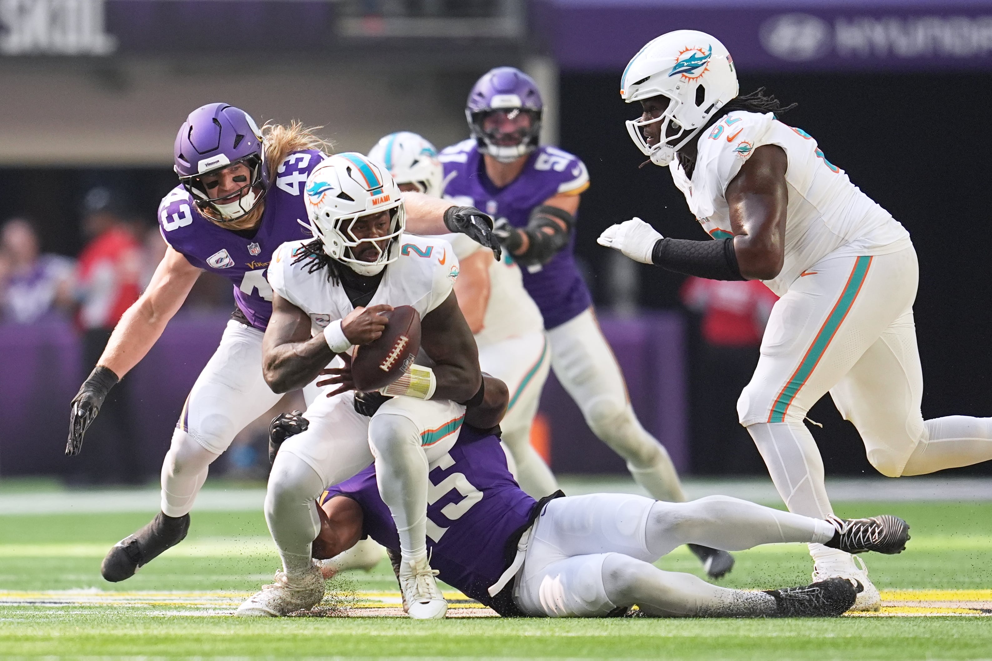 Unbeaten Vikings keep Dolphins winless with dominant defense, Reichard's kicks, Hockenson's catches