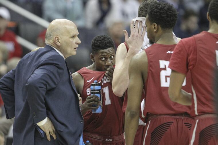 St. Joseph’ head coach Phil Martelli talks with the team on Saturday.