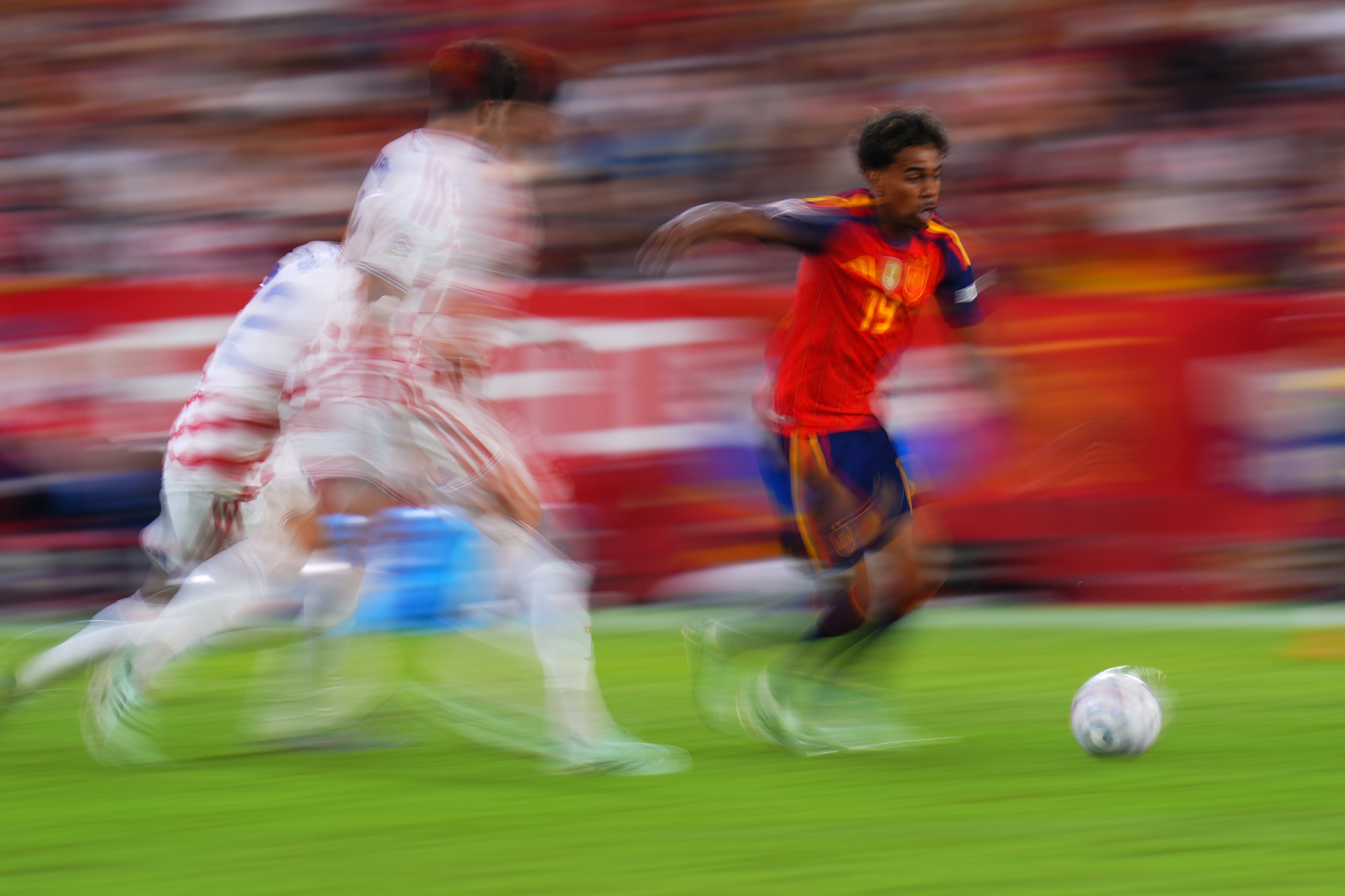 Nations League: Yamal helps Spain extend unbeaten run in homecoming game. Gordon, Kane lead England