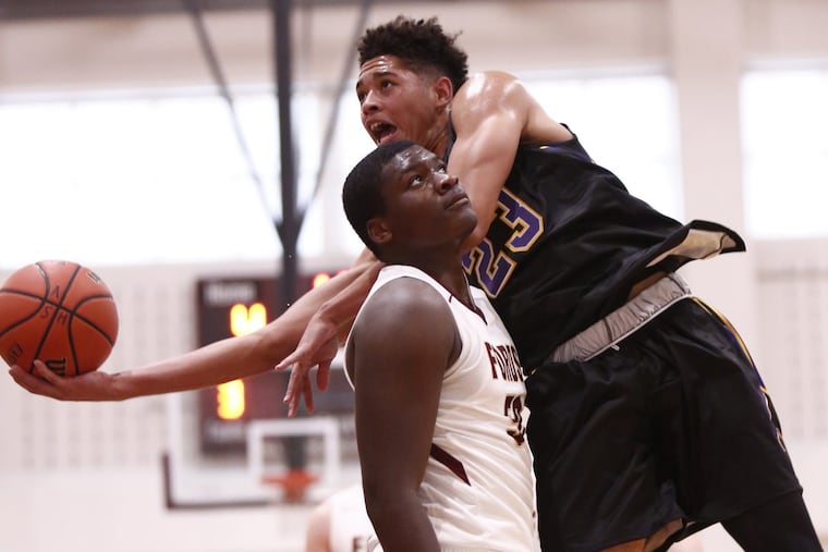 Roman Catholic’s Seth Lundy scooping a shot around Haverford School defender Asim Richards during a game last season.