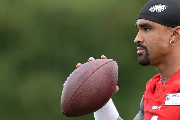 Jalen Hurts' “underdog mentality” stems from the adversities he has faced throughout his career.