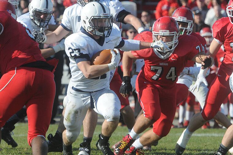 Shawnee's Michael Githens,(27) runs for a 14-yard gain.