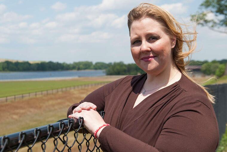 Mischele Lewis was duped out of $5,000 by a man she loved who wasn't who he said he was. MICHAEL PRONZATO / STAFF PHOTOGRAPHER