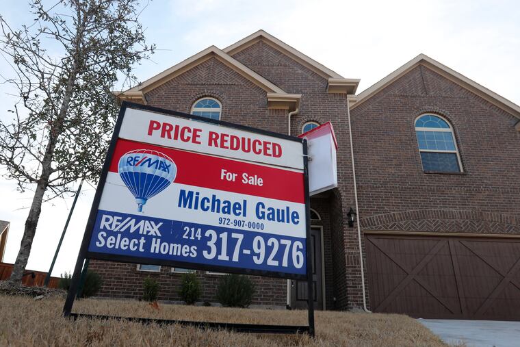 A new lawsuit filed this month in Chicago is aiming to dismantle what it sees as antitrust behavior among brokers in the real estate industry.