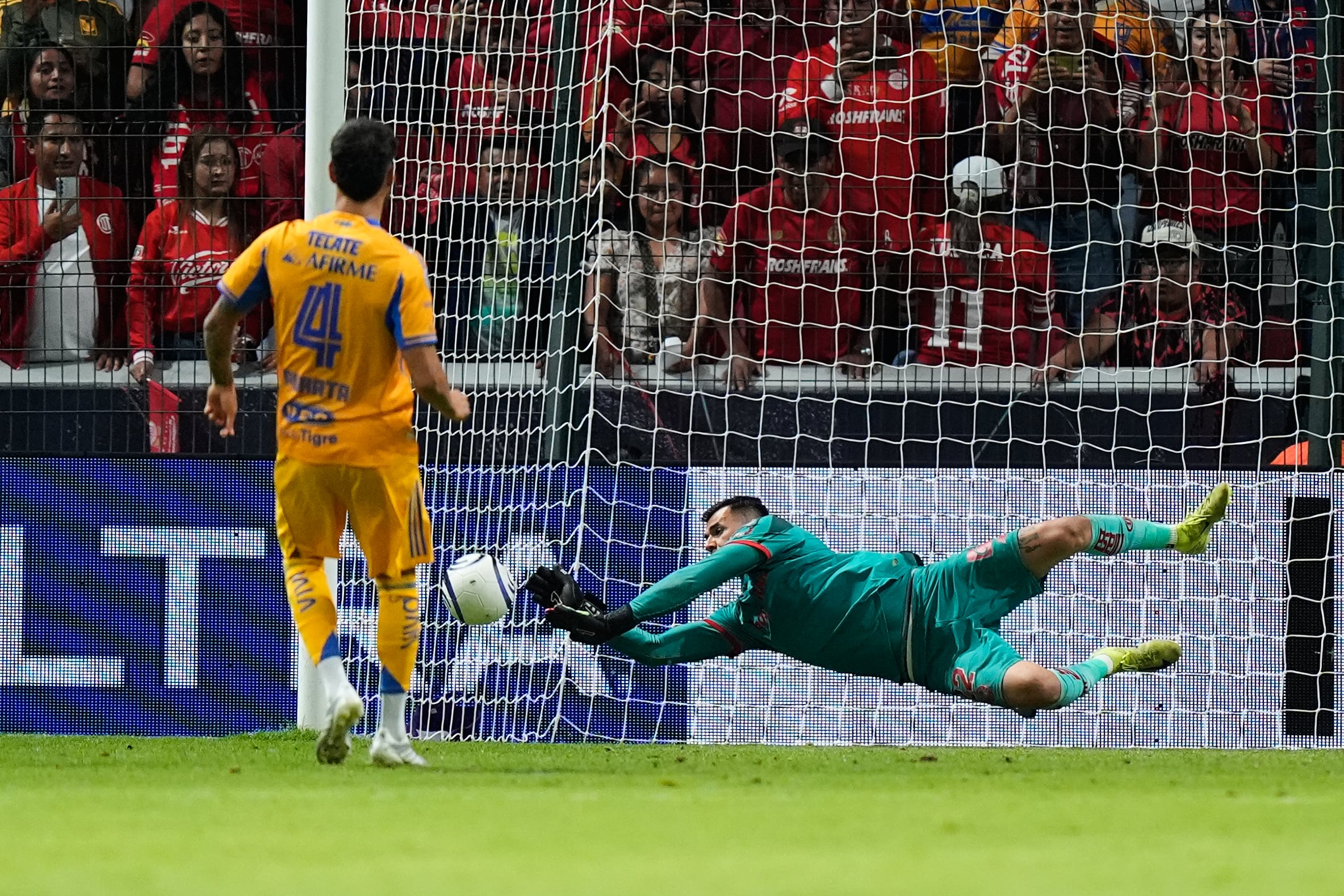 Toluca ends a 23-year CONCACAF title drought as Luis Garcia shines in a shootout