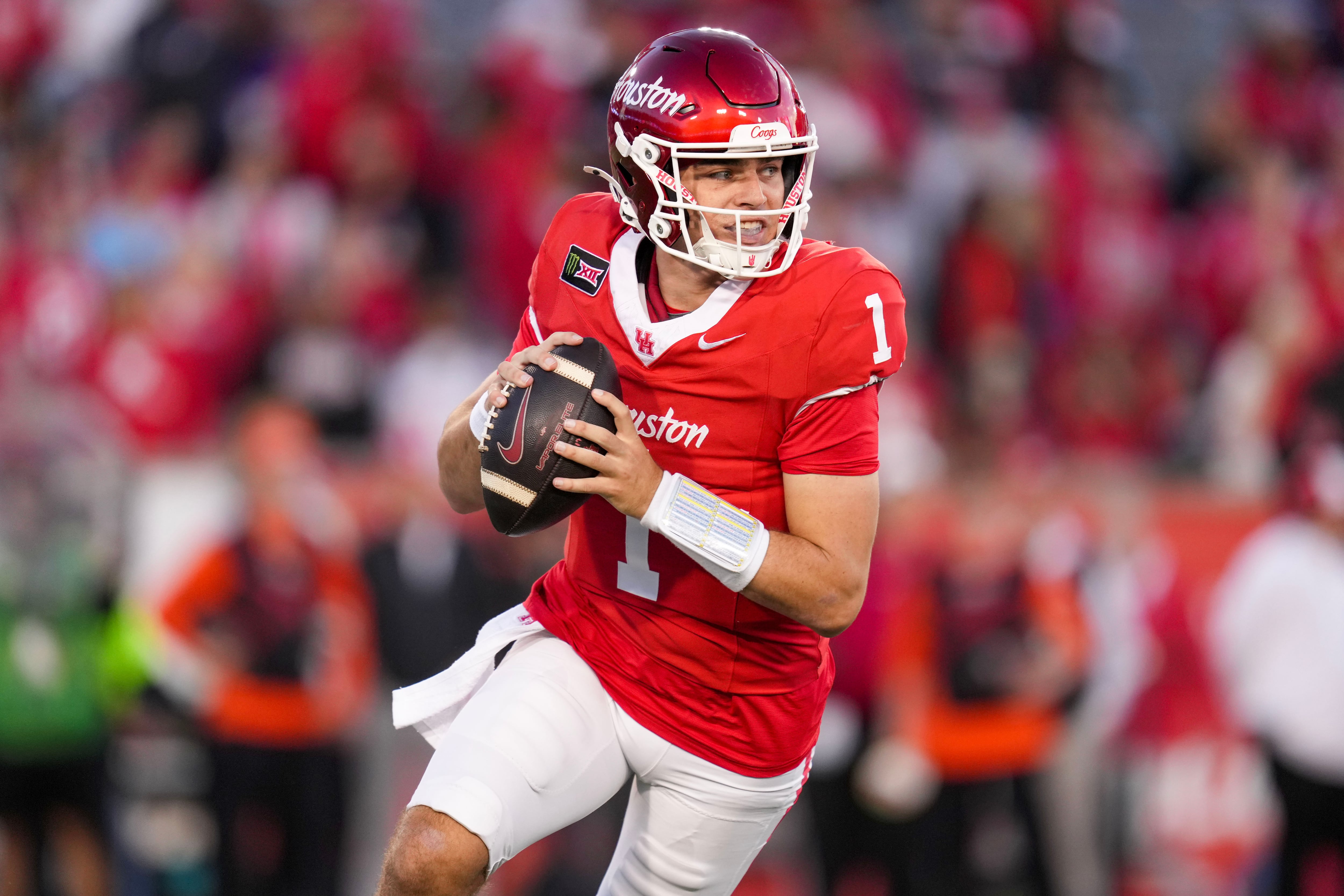Weigman throws 5 TD passes to lead No. 20 Houston to a 35-32 win over No. 18 Oklahoma State
