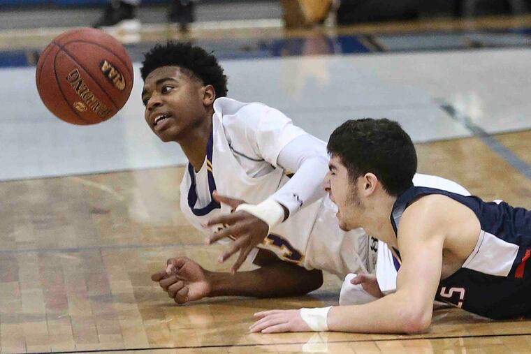 Hakim Hart scrambles for the ball during a March 2018 playoff game.