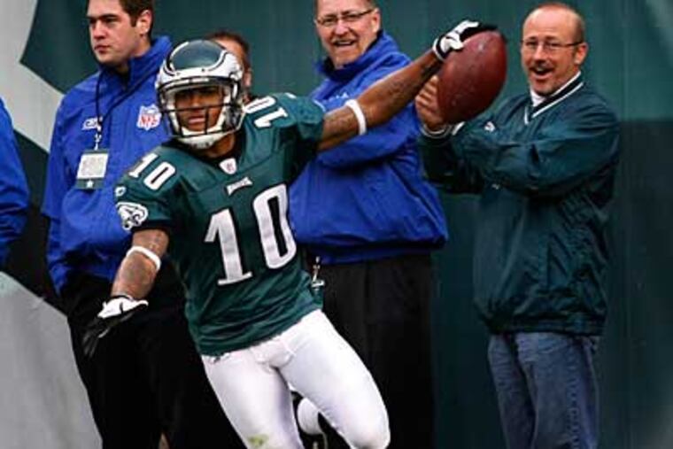DeSean Jackson celebrates his 54-yard touchdown reception in the second quarter yesterday against the Giants. (Michael S. Wirtz / Staff Photographer)