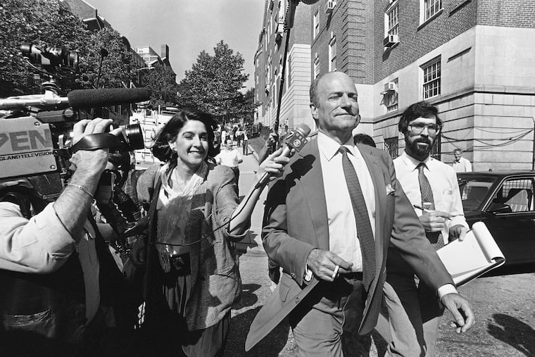 Claus von Bulow, second from right, does not answer reporters questions as he strides away from Providence Superior Court after deliberations ended for the day in his attempted murder case, Friday, June 7, 1985, Providence, R.I. (AP Photo/Dave Tenenbaum)