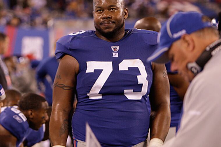 Former Eagle Shawn Andrews, now with the Giants, is having more back problems. (AP Photo/Seth Wenig)