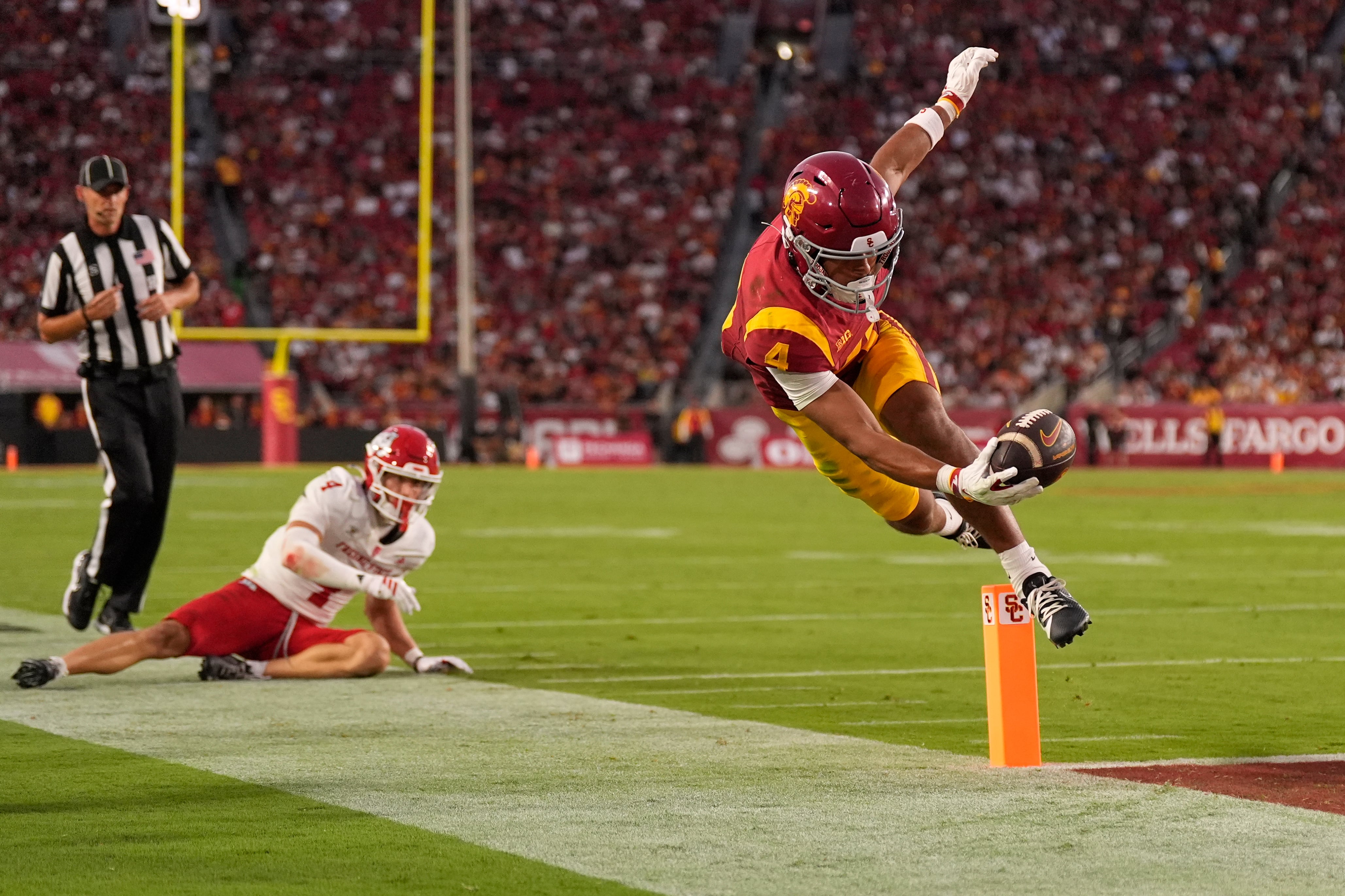 Maiava passes for 349 yards, hits frosh Mosley for 2 TDs in No. 14 USC's 39-0 rout of Fresno State