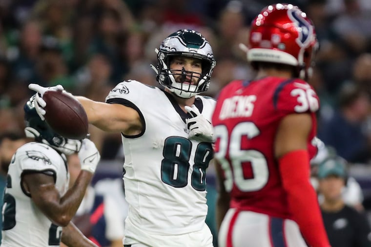Philadelphia Eagles tight end Dallas Goedert signals a first down after a reception in the fourth quarter as the Eagles play the Texas at NRG Stadium in Houston, TX, on Thursday, Nov. 3, 2022, in Houston.