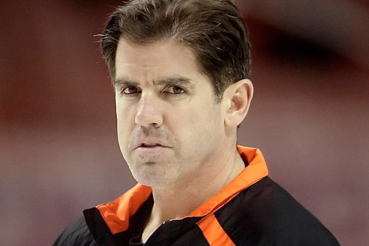 Flyers coach Peter Laviolette. (David Maialetti/Staff Photographer)