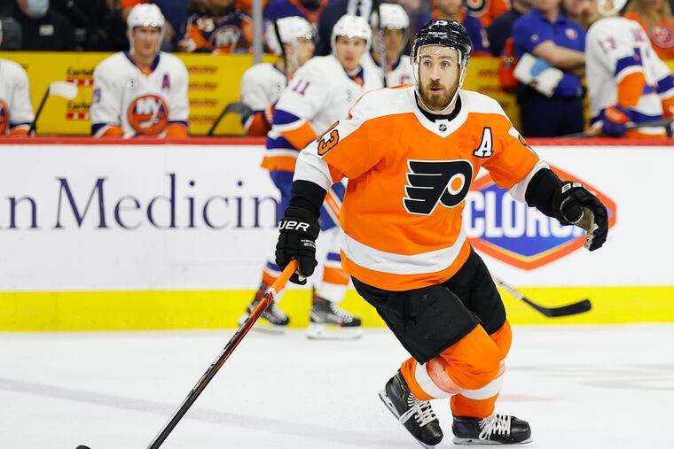 Flyers center Kevin Hayes skating against the New York Islanders on March 20.