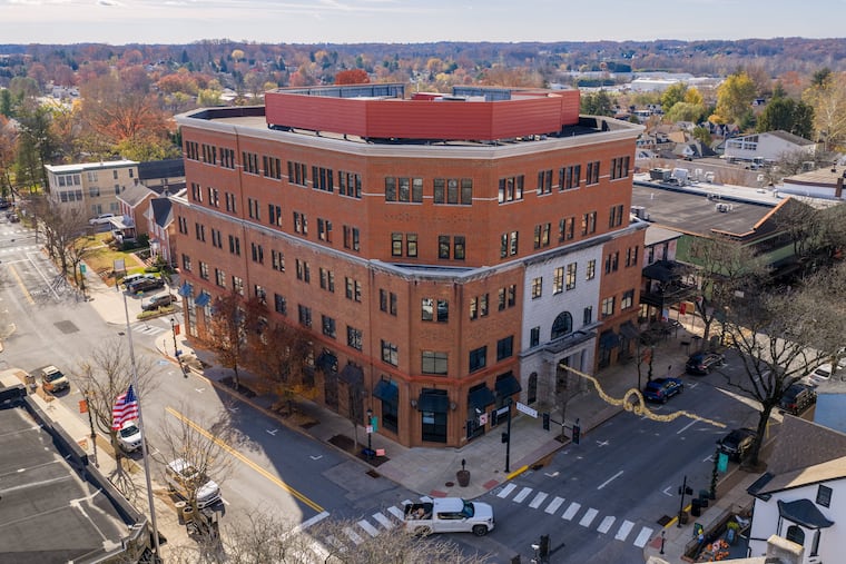 A Wilmington, Delaware-based developer plans to acquire two Kennett Square office buildings in the heart of downtown, with plans to convert them to offer retail. 128 E. State Street will feature retail including a coffee shop and arts and crafts store on the ground level and one- to three-bedroom apartments on the upper levels.