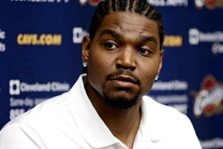 Andrew Bynum. (Tony Dejak/AP file)