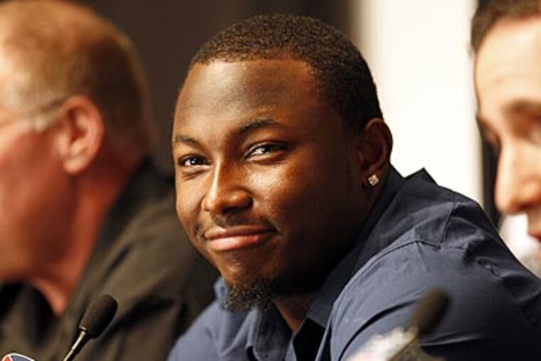 Running back LeSean McCoy signed a five-year extension with the Eagles on Thursday. (Yong Kim/Staff Photographer)