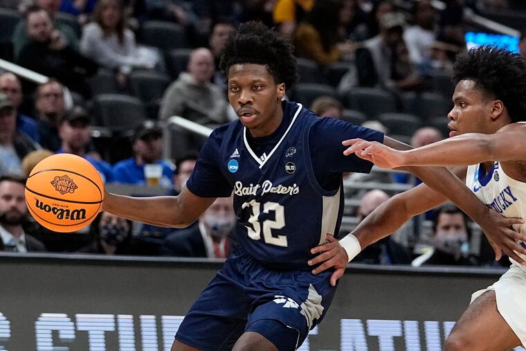 St. Peter's guard Jaylen Murray driving past Kentucky guard Sahvir Wheeler during the Peacocks' upset win last week.