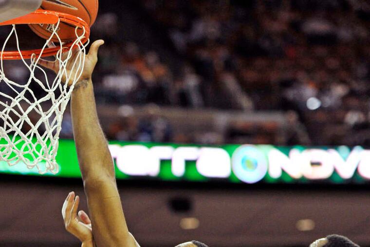 Texas forward Jaylen Bond , from Plymouth Whitemarsh, puts up a layup as Owls forward Rahlir Hollis-Jefferson (32) closes in.