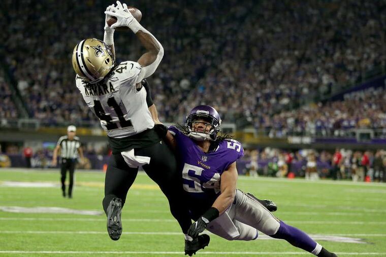 Saints running back Alvin Kamara (41) making a touchdown catch Sunday as Vikings linebacker Eric Kendricks defends.