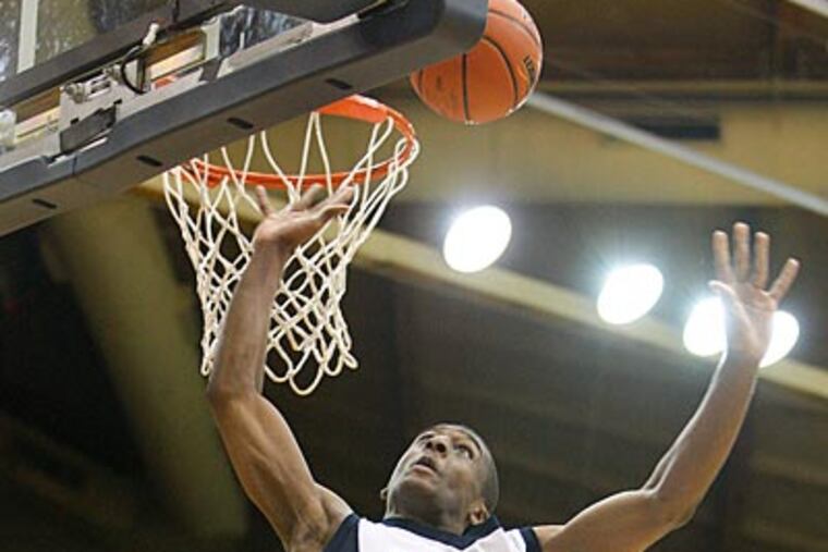 Octorara's DeQuan Newton goes up for a layup in the fourth quarter. (Ron Cortes/Staff Photographer)