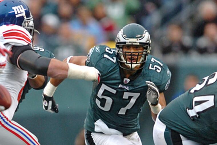 Chris Gocong will start at middle linebacker for the Eagles Sunday against the Chargers. (Clem Murray / Staff Photographer)