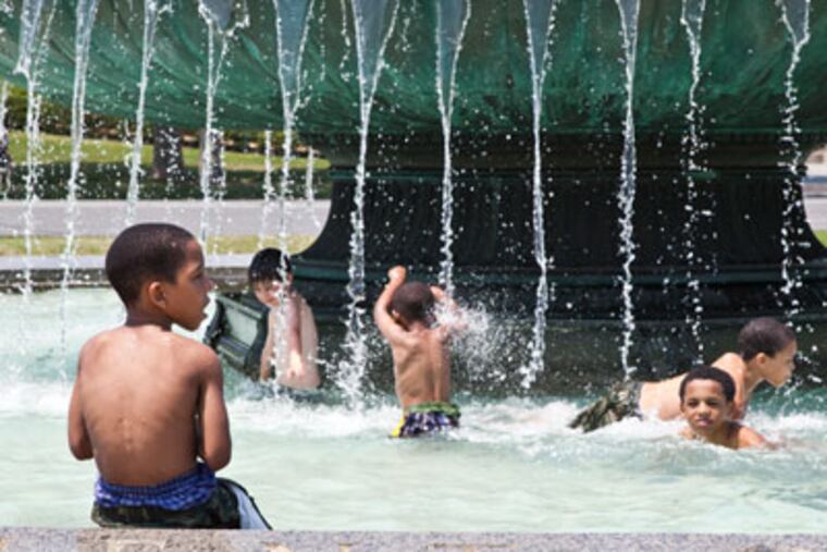 Children seek refuge in the fountains located on Eakins Oval in front of the Art Museum Wednesday afternoon. (ELISE WRABETZ / Staff Photographer)
