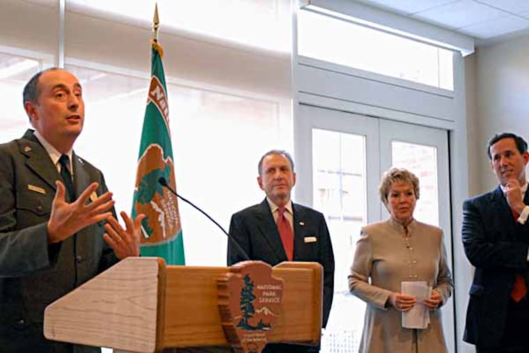 Independence National Historical Park Superintendent Dennis Reidenbach (far left) talks about future security measures for Independence National Historical Park with U.S. Senators Rick Santorum (far right), Arlen Specter (one from far left) and National Park Service Director Mary Bomar at Independence Visitor Center on Philadelphia on Oct. 20, 2006. Daily News Photo/Tomonori Kubo