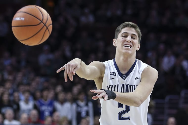 Villanova's Collin Gillespie passes against Creighton during the first half.