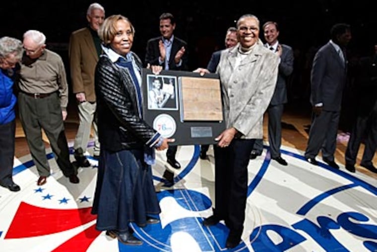 Barbara Lewis, left, and Selina Gross hold a plaque commemorating their brother, Wilt Chamberlain. (Alex Brandon/AP)