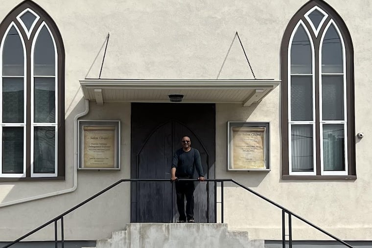 Ken Johnston, the Philadelphia "walking artist" who began a walk from Harlem, N.Y., to St. Catharines, Ontario, on July 14, completed his walk Saturday.