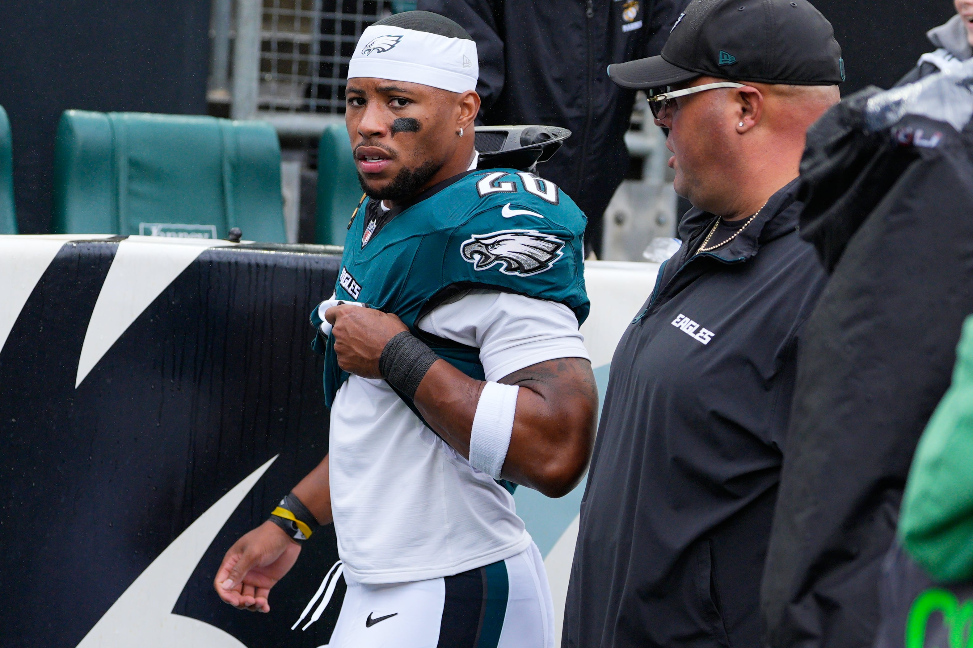 Eagles running back Saquon Barkley leaves game against Rams with hamstring injury