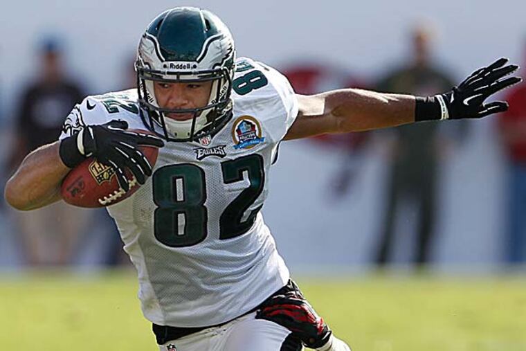 One play into Sunday's game, Clay Harbor suddenly was the Eagles' No. 1 tight end. Also their only tight end. (Ron Cortes/Staff Photographer)