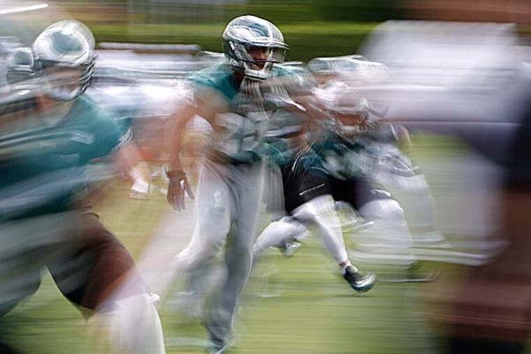 Eagles during practice. (David Maialetti/Staff Photographer)