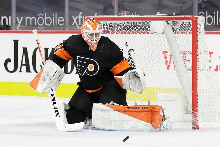 Flyers goaltender Brian Elliott prepares to make a save Sunday against New Jersey.