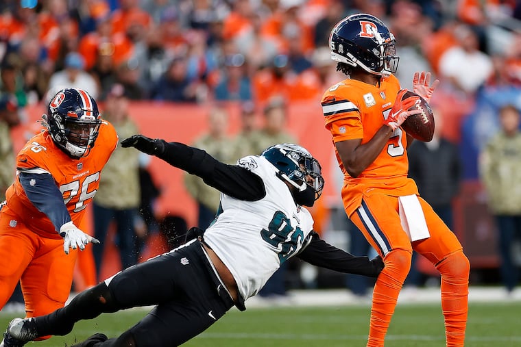 Philadelphia Eagles defensive end Derek Barnett (center) reaches for Denver Broncos quarterback Teddy Bridgewater (right) in the third quarter. Barnett missed on the play. Eagles play the Broncos in Denver, Colo. on Sunday, Nov. 14, 2021.