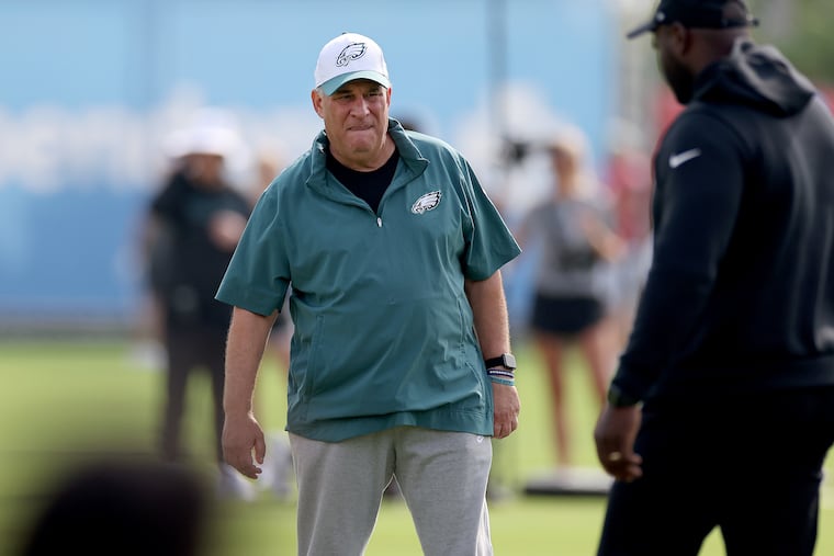 Eagles defensive coordinator Vic Fangio said Nick Sirianni merely voiced an opinion and did not call a play on a third-and-long against the Browns.