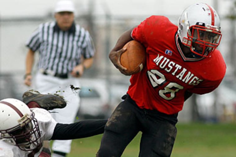 Dobbins High's Daquan Brown runs past Boys' Latin's Samuel Drummond during the first quarter. (Yong Kim/Staff Photographer)