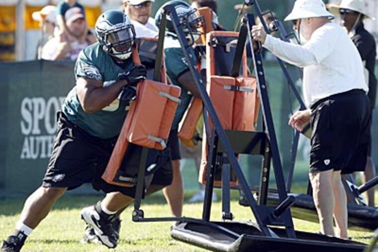 Good feet and overall athleticism are the prerequisites for potential Eagles offensive linemen. (Yong Kim/Staff Photographer)