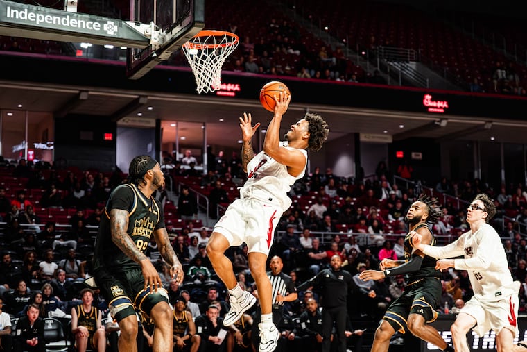Temple's AJ Smith surpassed 1,000 career points in the season opener against Delaware State.