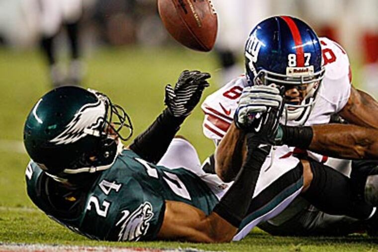 Eagles cornerback Nnamdi Asomugha suffered an eye injury in the first half. (David Maialetti/Staff Photographer)