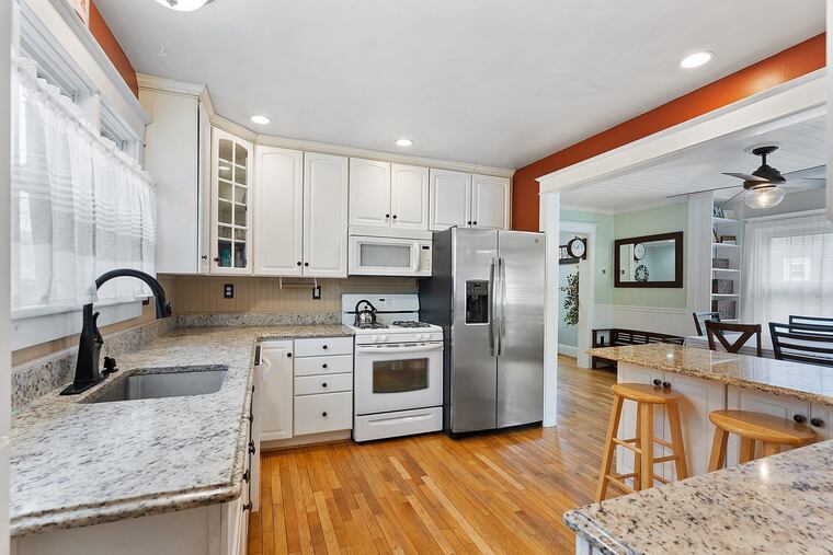 The kitchen has granite countertops, a gas range, recessed lighting, and a breakfast nook.