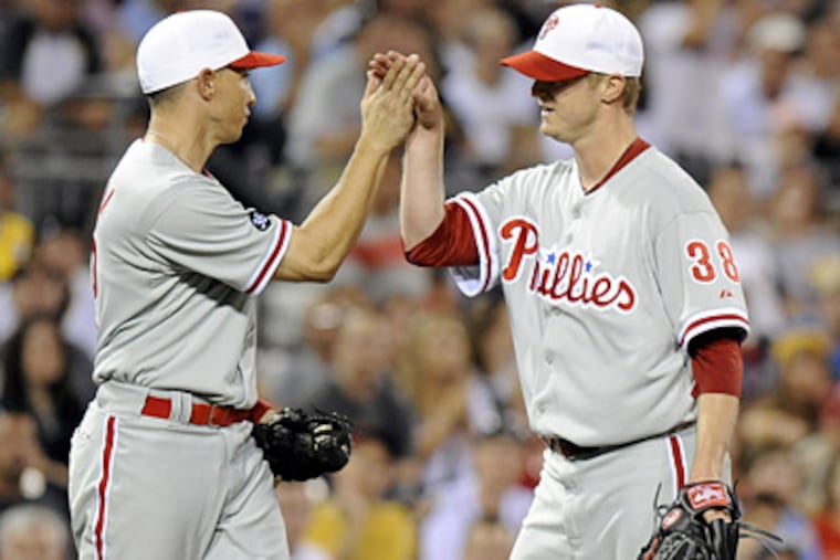 Cody Ransom, left, congratulates Kyle Kendrick after yesterday's 12-4 win in Pittsburgh. (AP Photo/Don Wright)