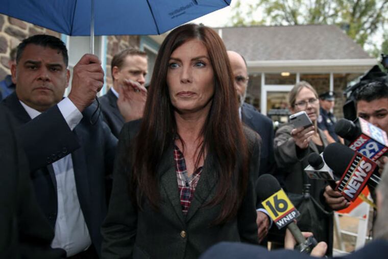 Attorney General Kathleen Kane leaves district court in Collegeville on Thursday, Oct. 1, 2015. (STEVEN M. FALK / Staff Photographer)