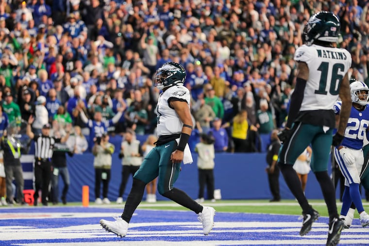 Eagles quarterback Jalen Hurts scores a fourth-quarter touchdown against the Colts at Lucas Oil Stadium.
